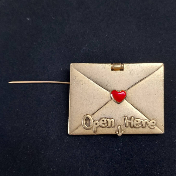 Vintage AJC Signed Mother's Day Mail Brooch Gold Tone - Picture 3 of 13